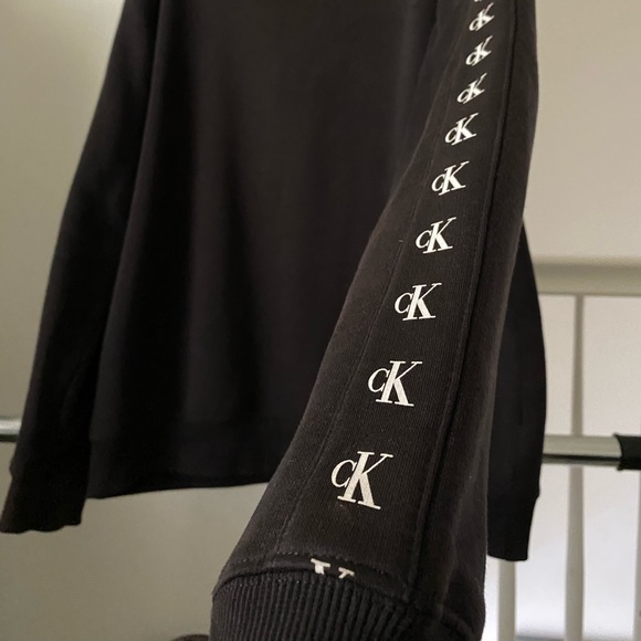 Calvin Klein Crewneck EUC - Picture 3 of 5